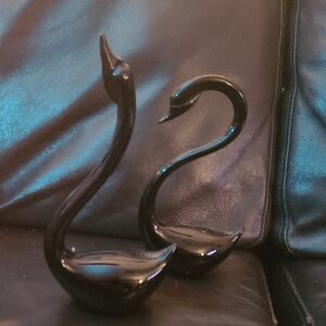 Elegant Black Swan Figurine Set